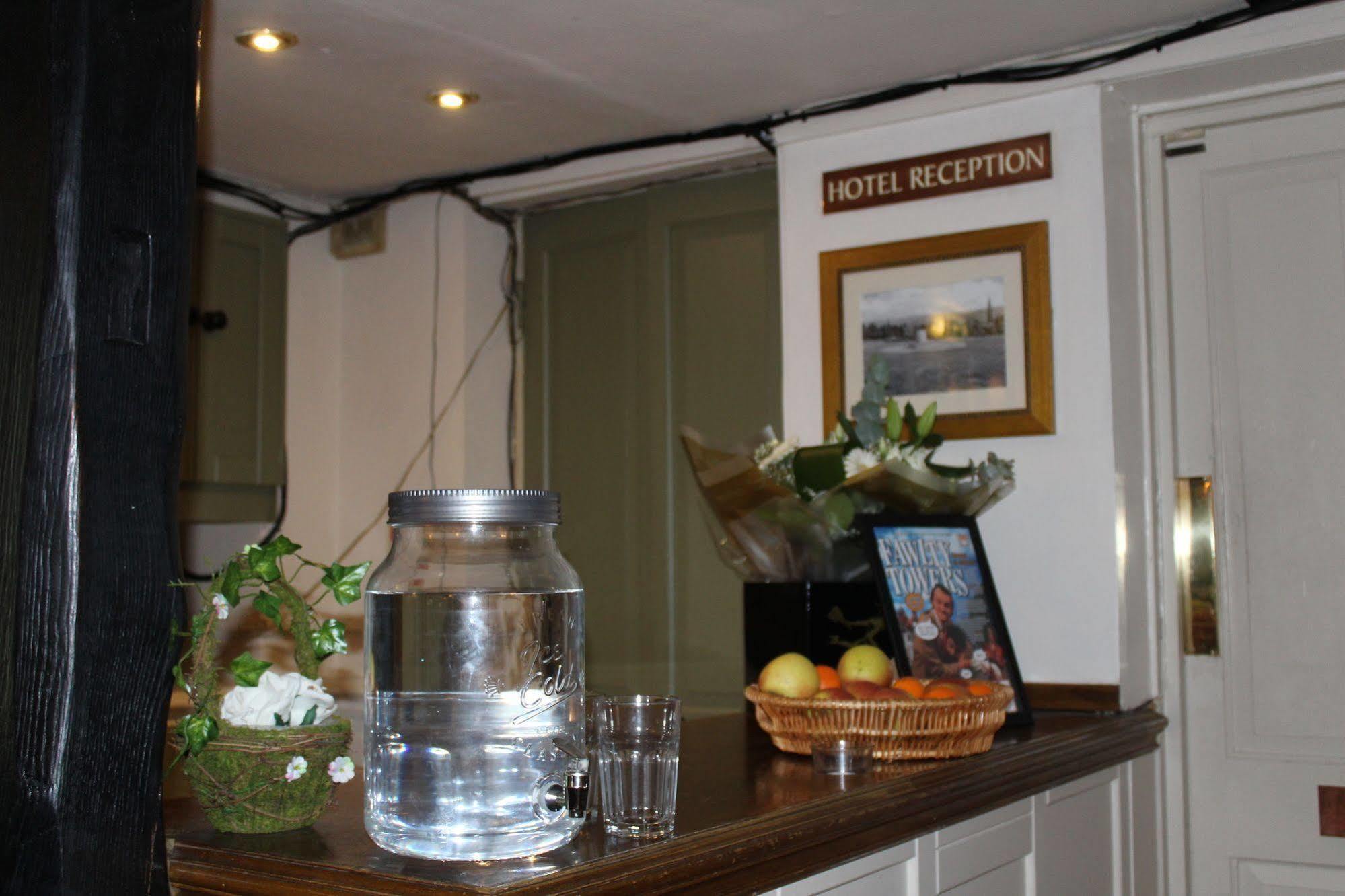 Whyte Harte Hotel Redhill  Exteriér fotografie